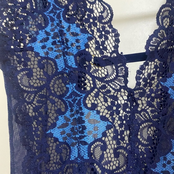 Blue lace and mesh teddy - Picture 7 of 10